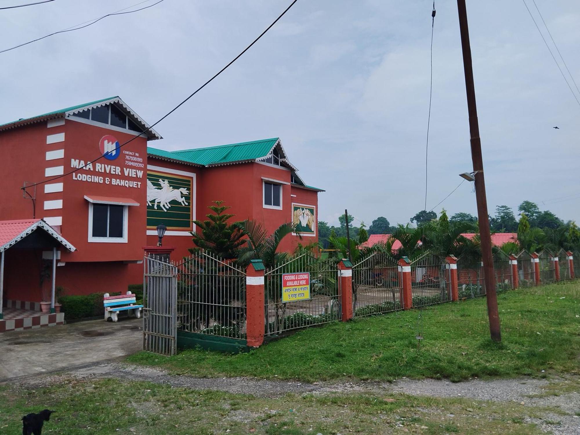 Maa River View Hotell Alipur Duar Exteriör bild